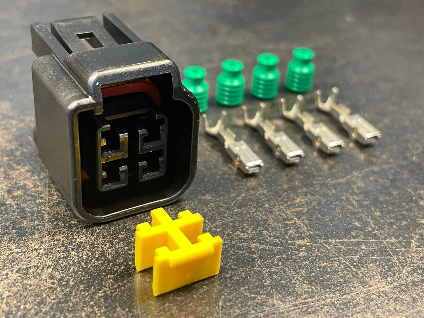 Furukawa RFW-4S Connector